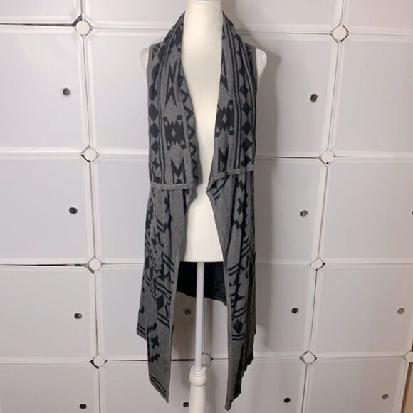 Forever 21 Gray & Black Aztec Tribal Print Sleeveless Cardigan One Size - Picture 1 of 9
